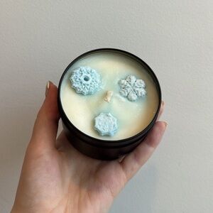 Snowflake Scented Candle in Black Tin